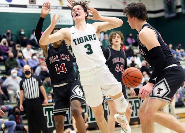 Tualatin.Tigard.boys-basketball.Dan-Brood.7